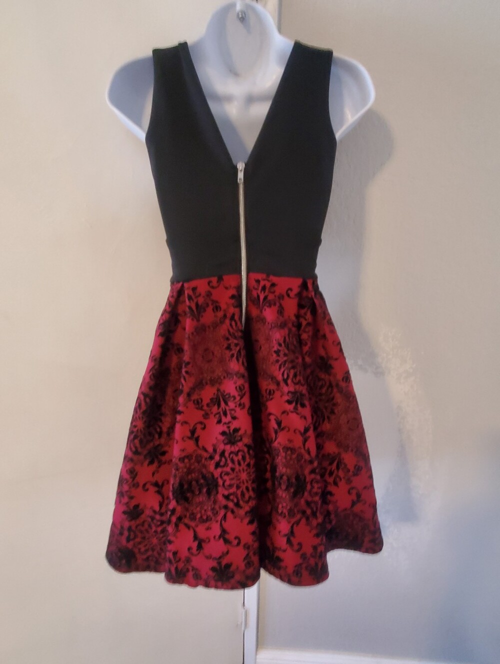 Haute Monde V Neck Black & Burgundy Fit N Flare  Velvet Pleated Full Skirt Dress - Picture 6 of 7